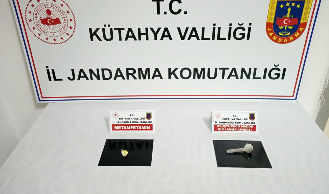 Kütahya İl Jandarma Komutanlığı ekiplerince yapılan operasyon sonucu üzerinde uyuşturucu
