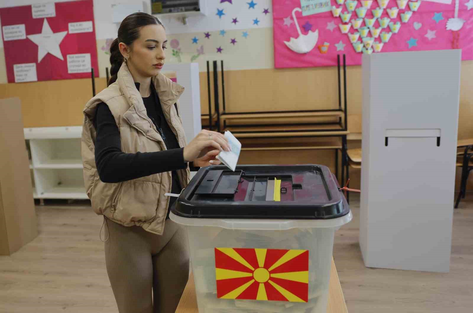 Balkan ülkesi Kuzey Makedonya’da dün düzenlenen cumhurbaşkanlığı seçiminin ilk sonuçlarına