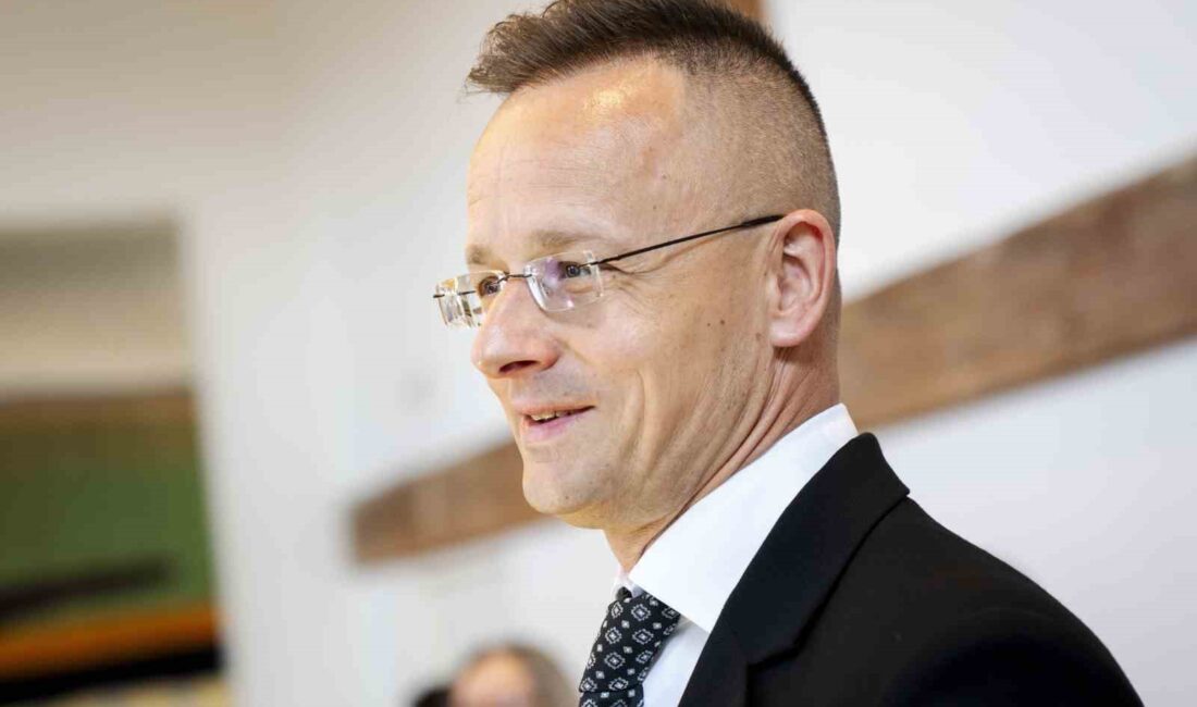 Macaristan Dışişleri Bakanı Peter Szijjarto, “Brüksel, Ukrayna’da cephe hattındaki durumun