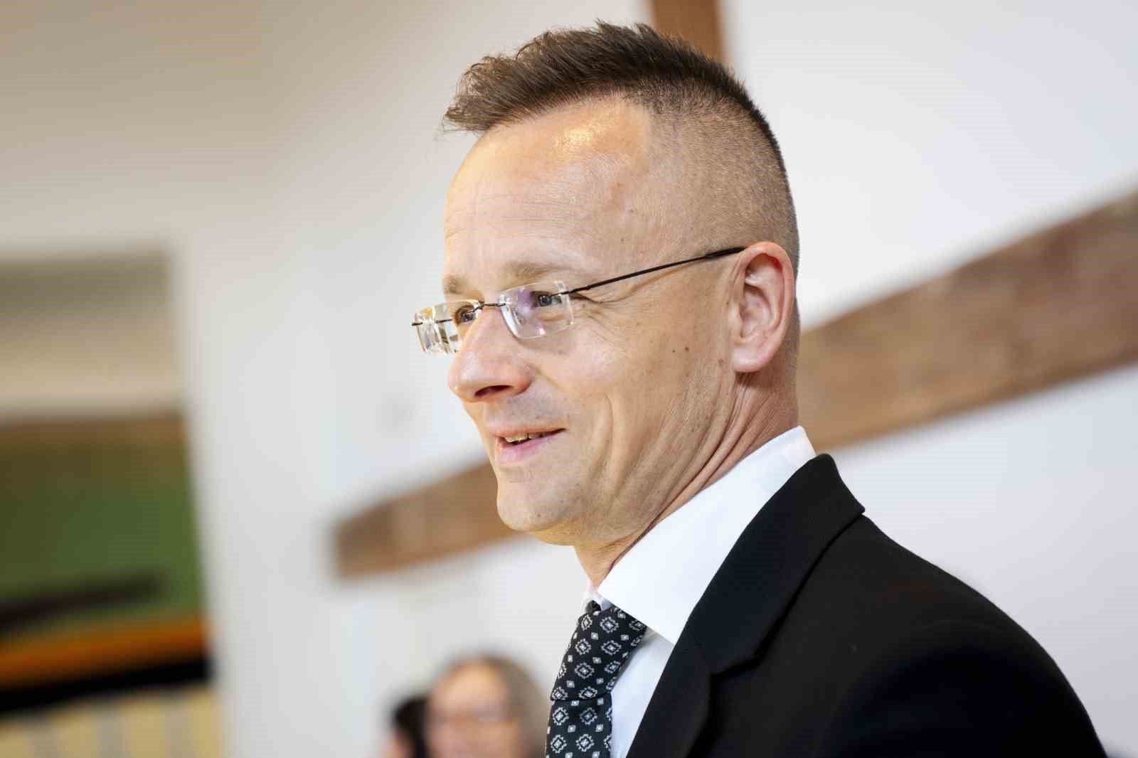 Macaristan Dışişleri Bakanı Peter Szijjarto, “Brüksel, Ukrayna’da cephe hattındaki durumun