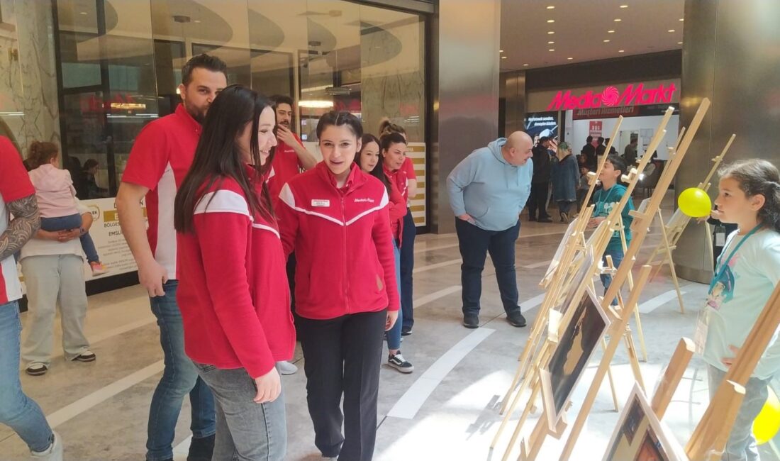Afyonkarahisar Kocatepe İlkokulu 3-E sınıfı öğrencilerinden oluşan MiniKadraj Fotoğraf Grubu’nun