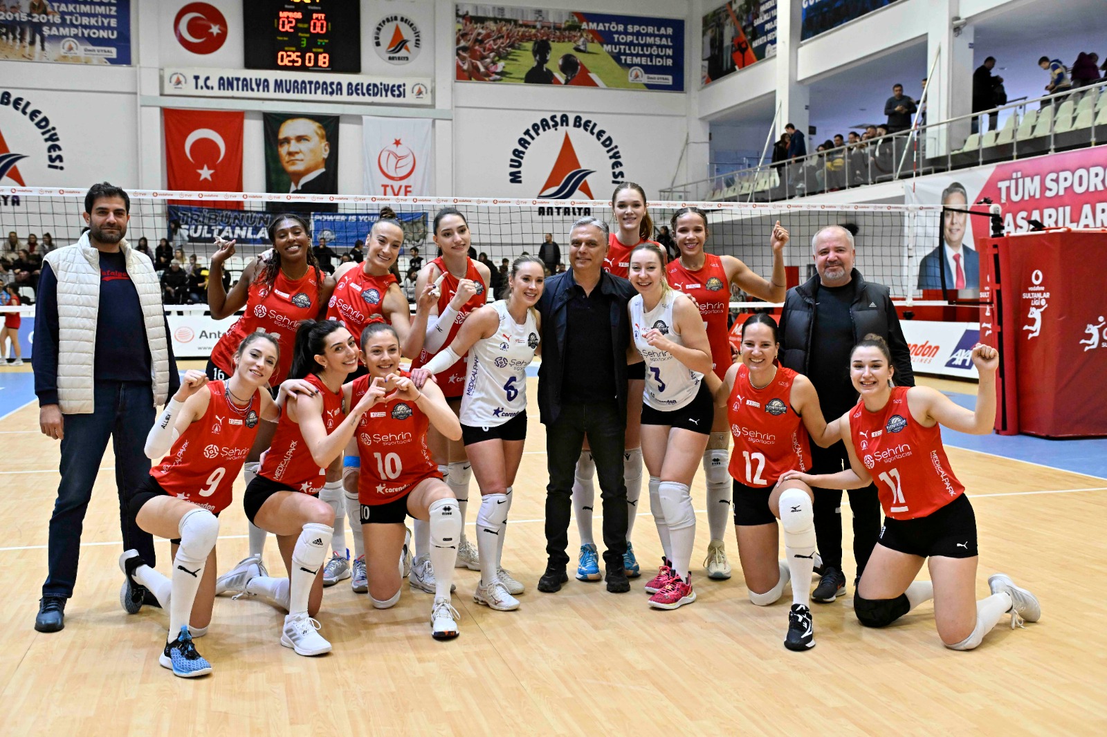 Muratpaşa Belediye Başkanı Ümit Uysal, Antalya’yı Sultanlar Ligi’nde başarıyla temsil