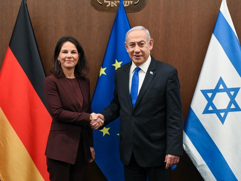 İsrail Başbakanı Binyamin Netanyahu, İngiltere Dışişleri Bakanı David Cameron ve