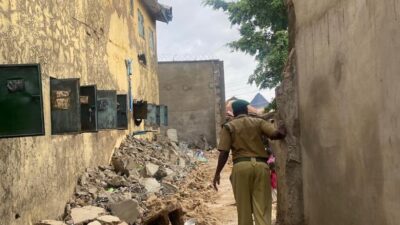 Nijerya’da şiddetli yağışlar sonucu hasar alan hapishaneden 118 mahkum kaçtı.