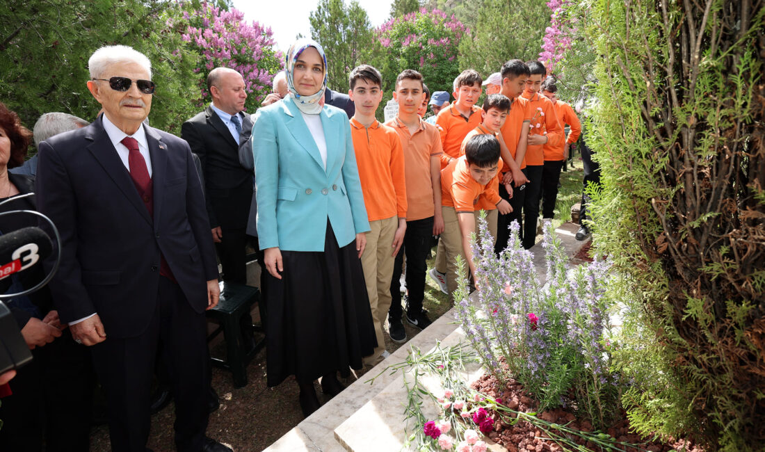 Cumhuriyet dönemi Türk Şair, Yazar ve Folklor Araştırmacısı, Türkiye Büyük