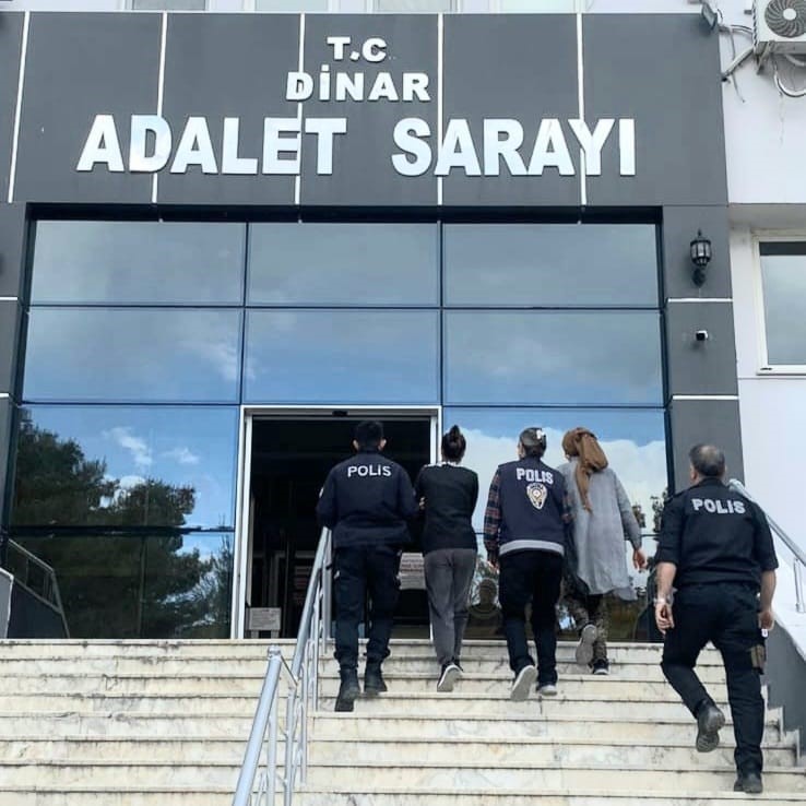 Afyonkarahisar’da semt pazarlarında yankesicilik diye tabir edilen cüzdan hırsızlığı yapan
