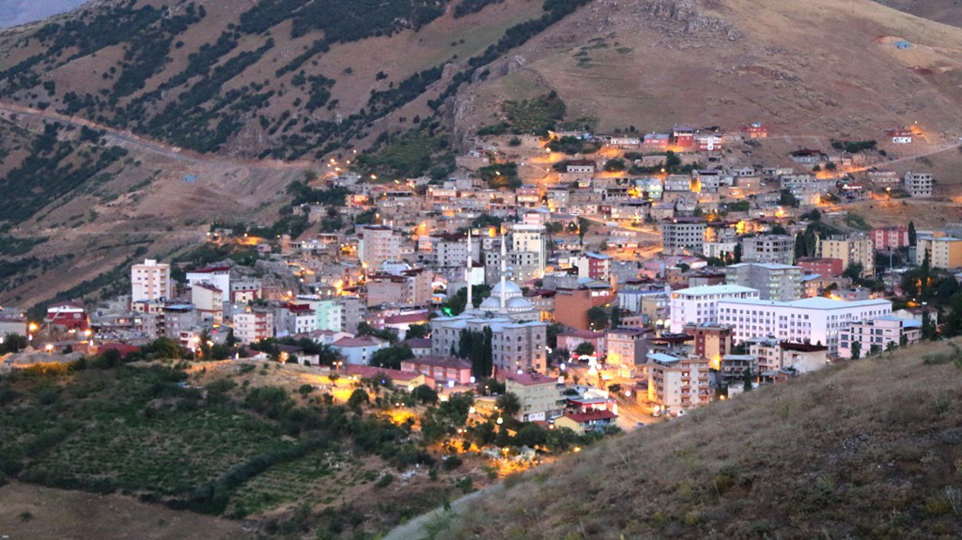 Siirt’in Pervari ilçesinde iki aile arasında belediye başkanlığı seçimi nedeniyle