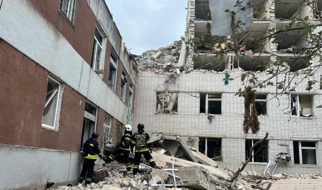 Rusya ordusunun Ukrayna’nın Çernihiv kentinde gerçekleştirdiği füze saldırısı sonucu 11