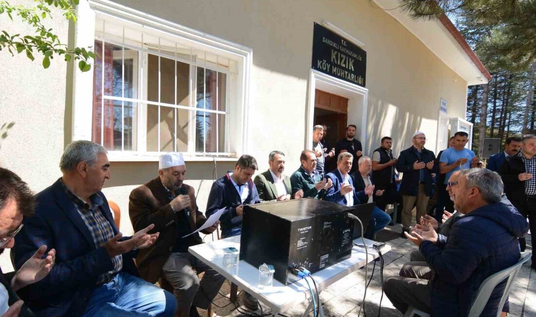 Afyonkarahisar’ın Sandıklı ilçesine bağlı Kızık köyünde vatandaşlar yağmur duasına çıktı.