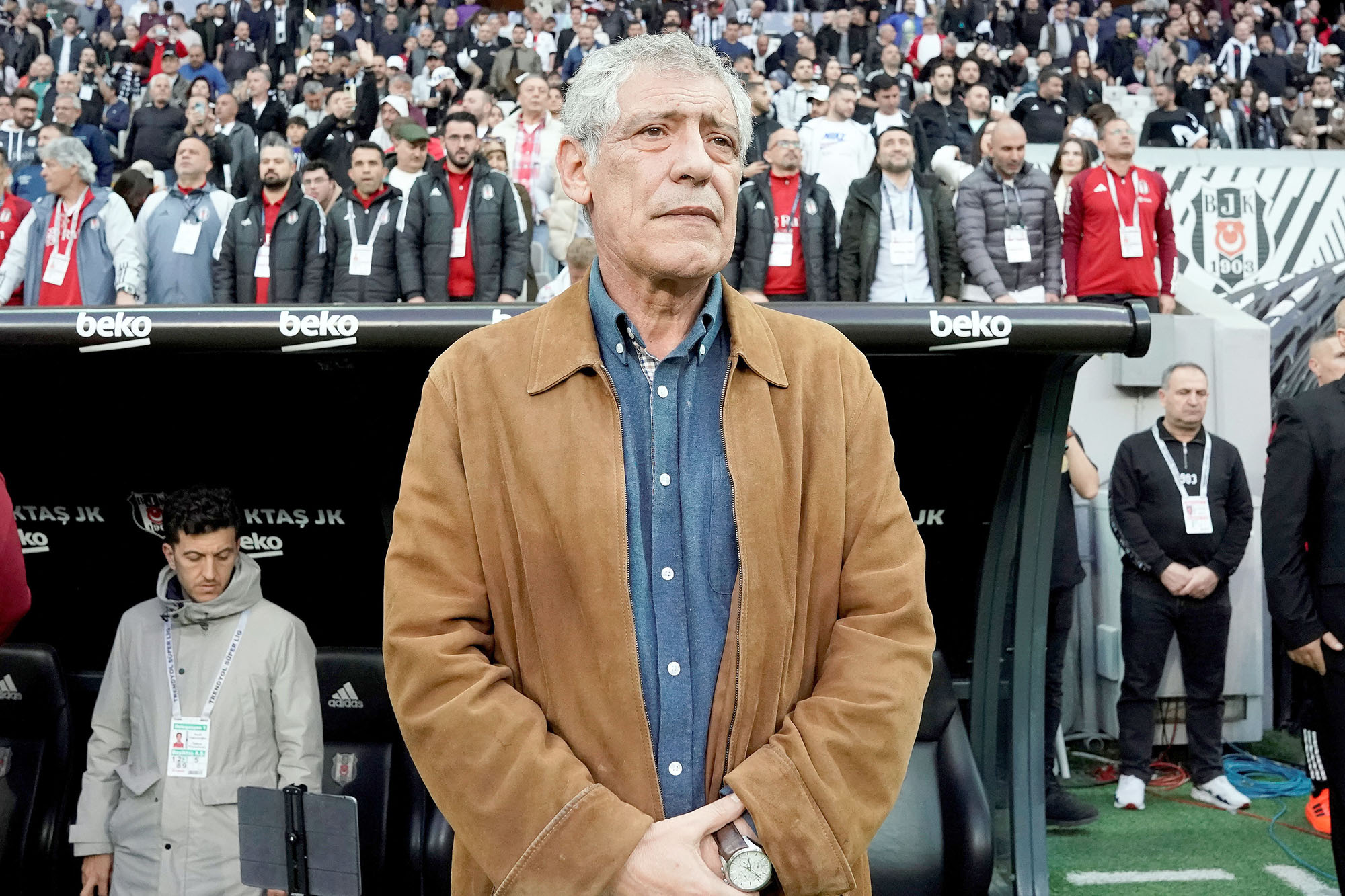 Beşiktaş, Portekizli Teknik Direktör Fernando Santos ile yollarını ayırdığını açıkladı.