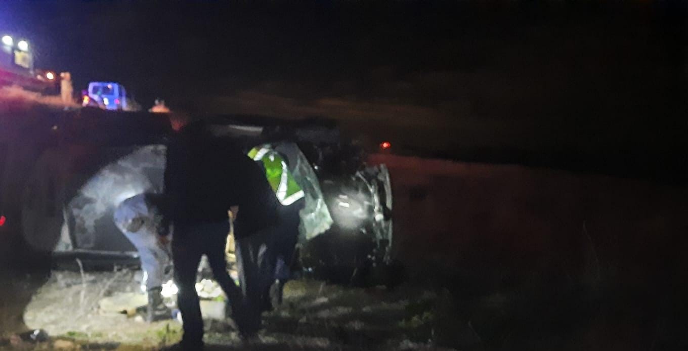 Afyonkarahisar’da kontrolden çıkarak şarampole devrilen araçta 5 kişi yaralandı. Kaza,