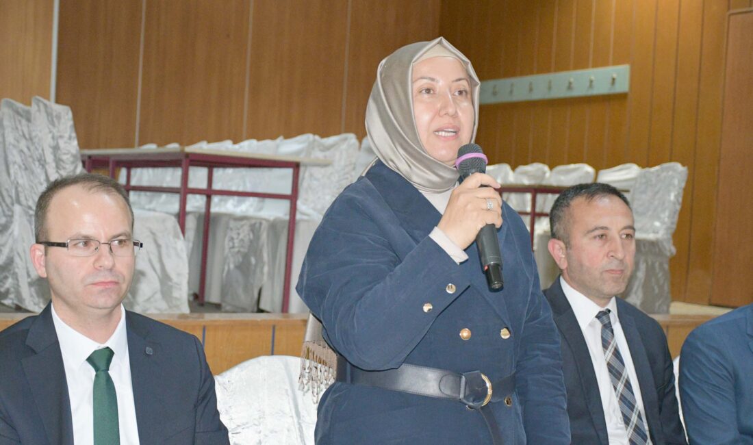 İscehisar Belediyesi personeli ile bir araya gelen İscehisar Belediye Başkanı
