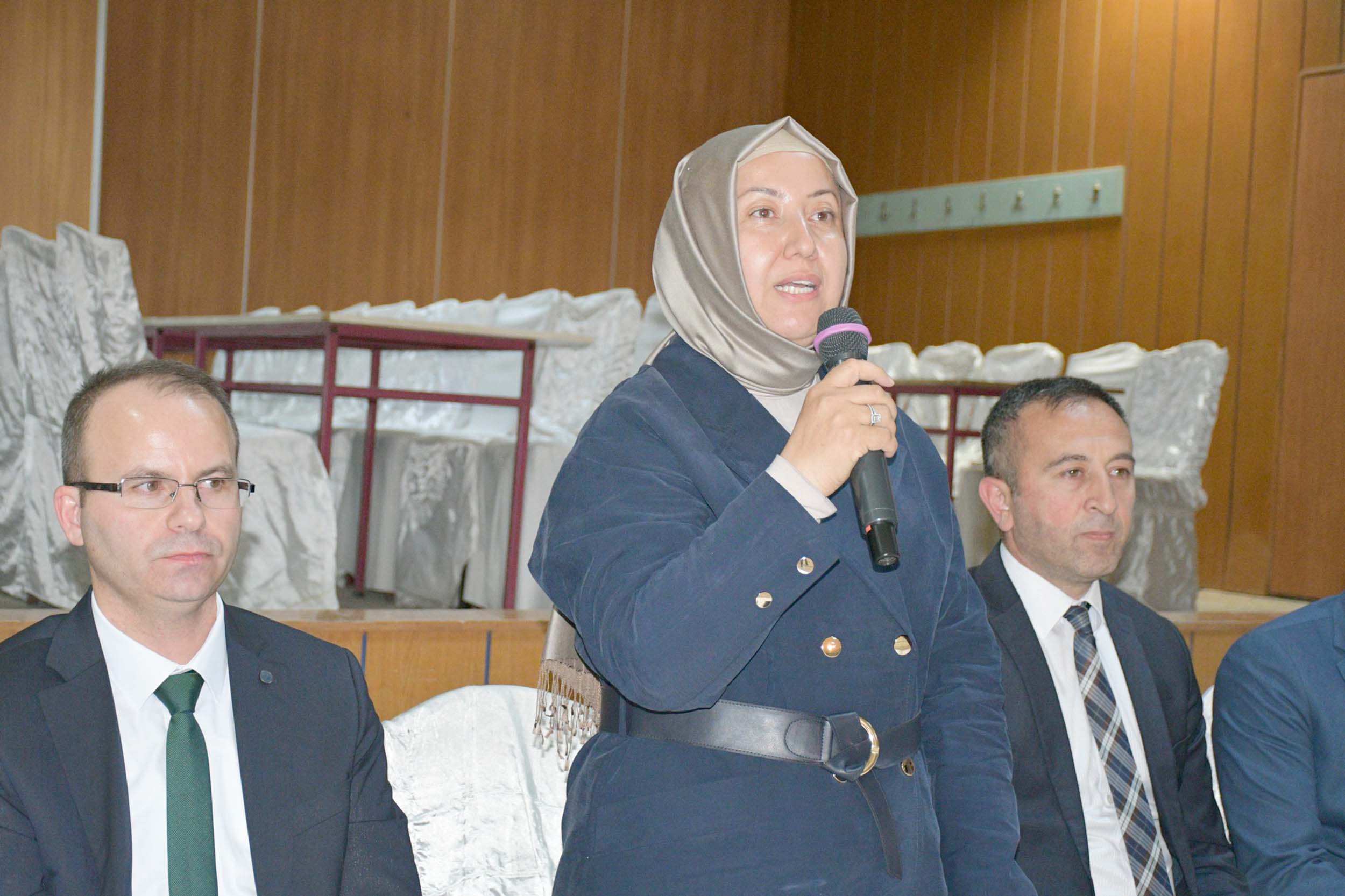 İscehisar Belediyesi personeli ile bir araya gelen İscehisar Belediye Başkanı