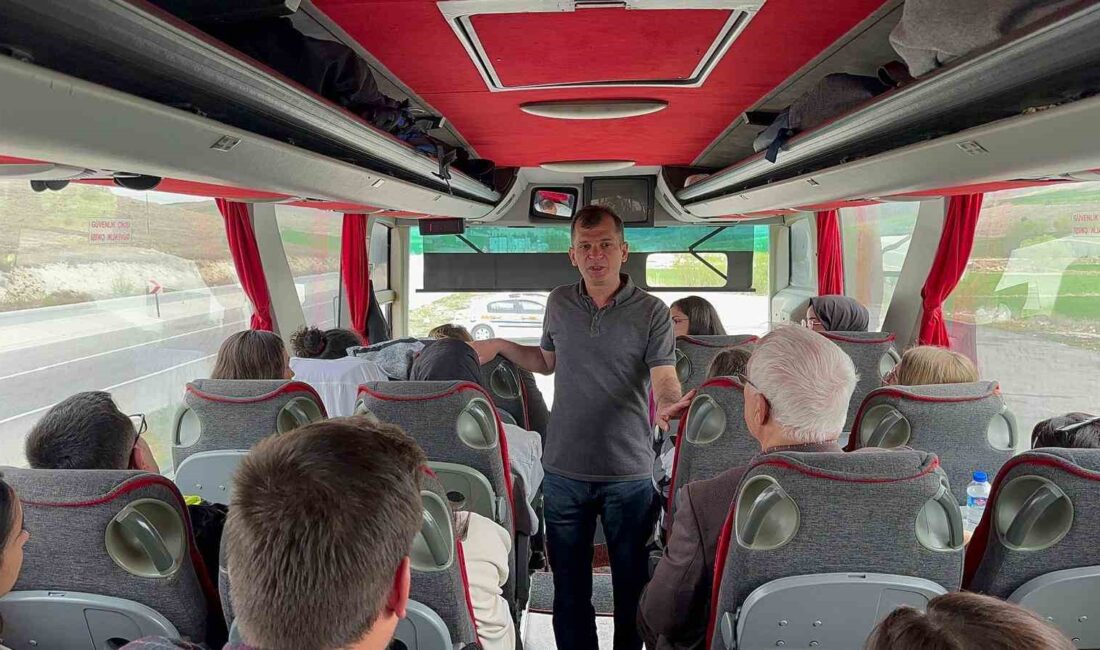 Afyonkarahisar’da sivil trafik jandarma bindiği yolcu otobüsünde şoför ve yolcuların