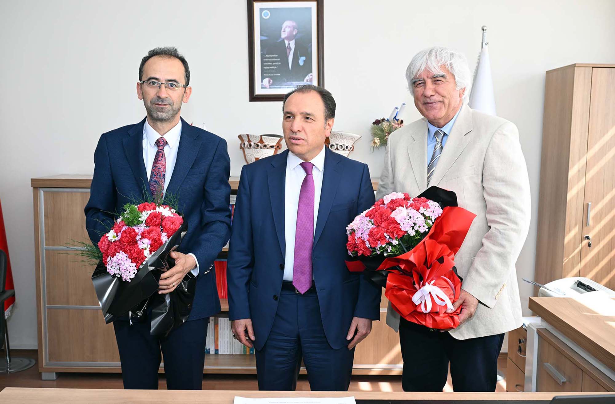 Afyon Kocatepe Üniversitesi (AKÜ) Sosyal Bilimler Enstitüsünde düzenlenen devir teslim