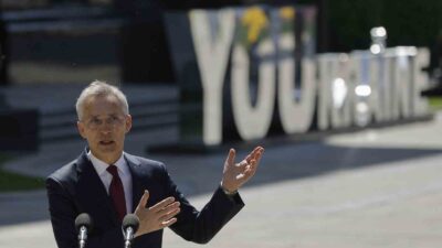 NATO Genel Sekreteri Jens Stoltenberg, Ukrayna’ya düzenlediği sürpriz ziyarette Ukrayna