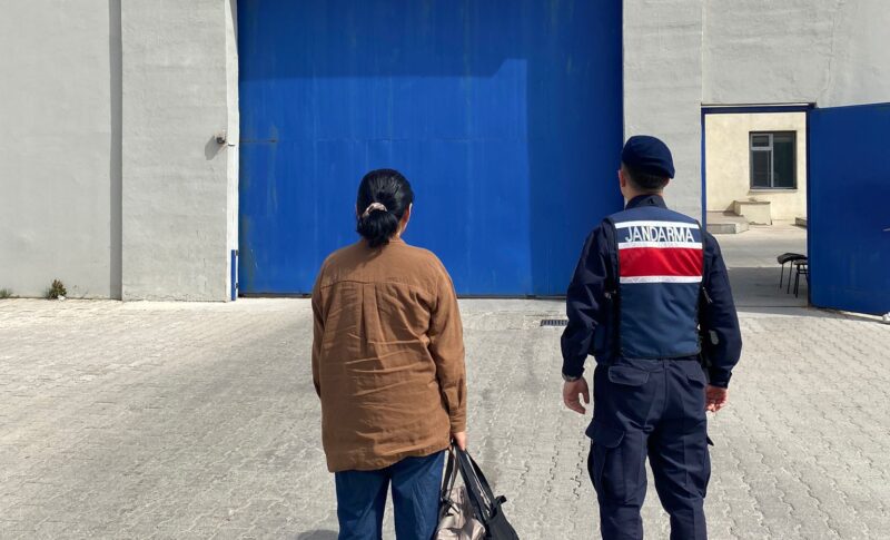 Afyonkarahisar’da jandarma ekipleri, bir kişiyi fuhuşa teşvik etmek veya aracılık