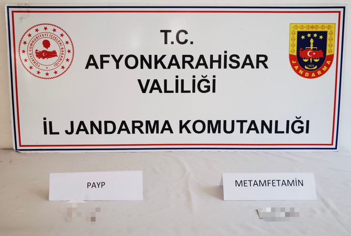 Afyonkarahisar’da jandarma ekipleri, Suriye uyruklu uyuşturucu satıcısı yakaladı. Afyonkarahisar İl