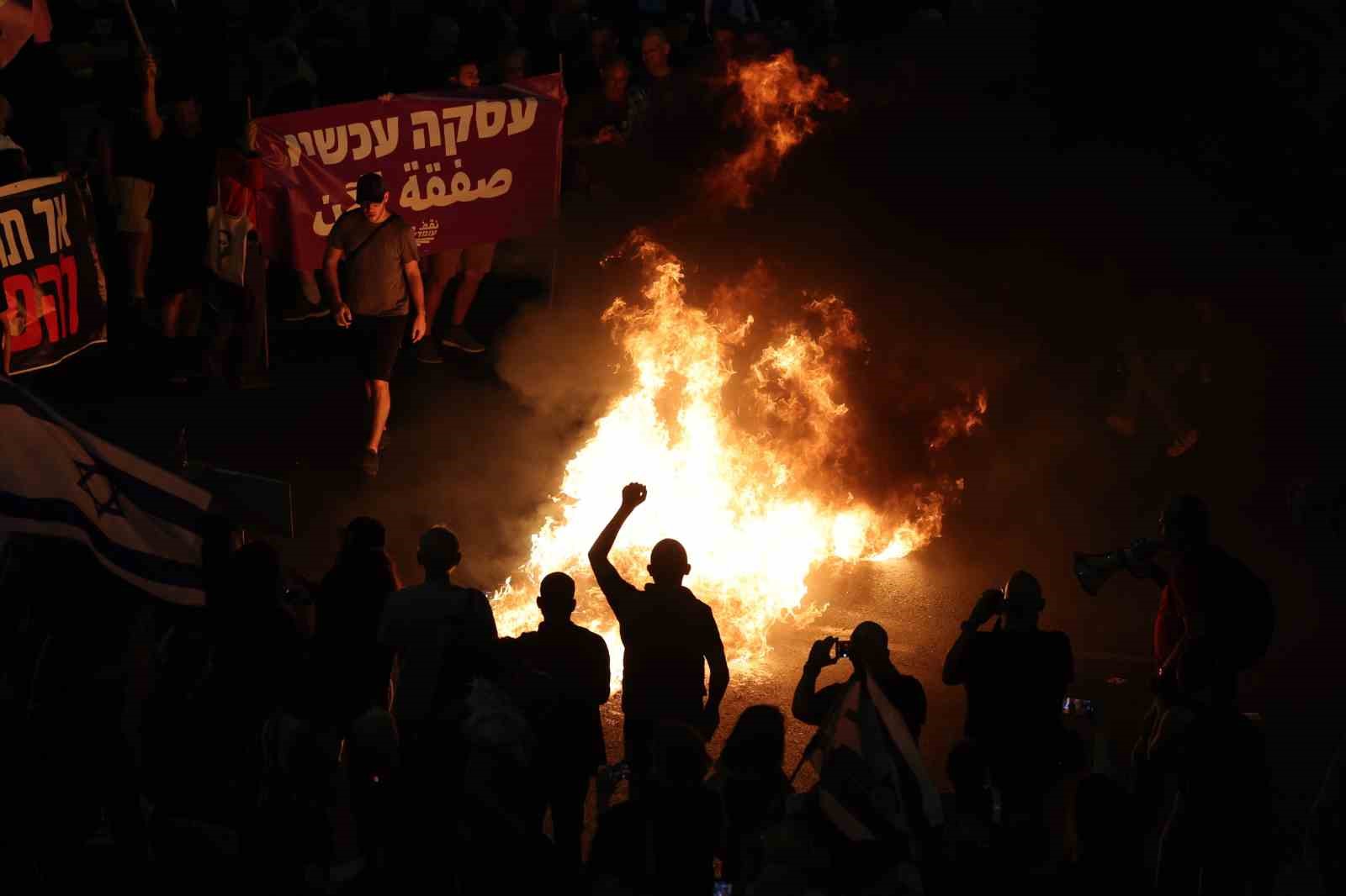 İsrail’in başkenti Tel Aviv’de Gazze Şeridi’ndeki esirlerin aileleri ve destekçileri