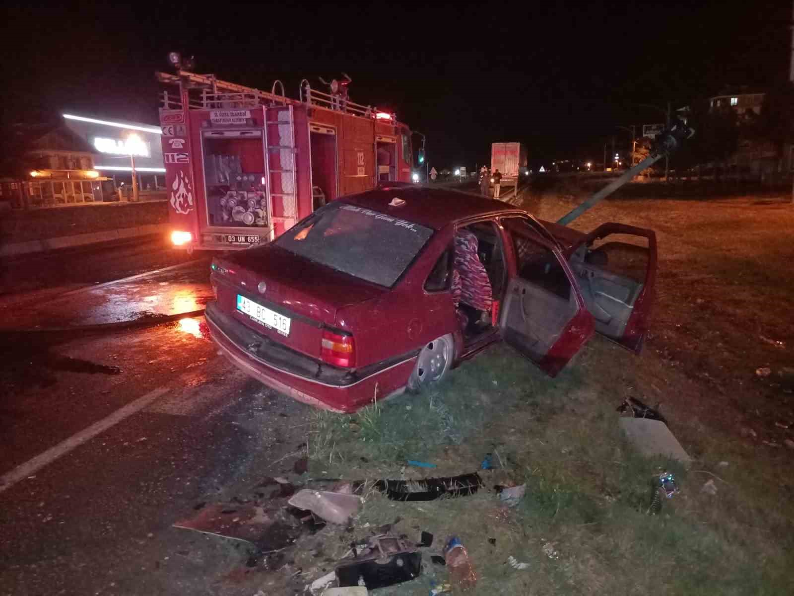 Afyonkarahisar’ın Bolvadin ilçesinde tır ile otomobilin çarpıştığı kazada 2 kişi