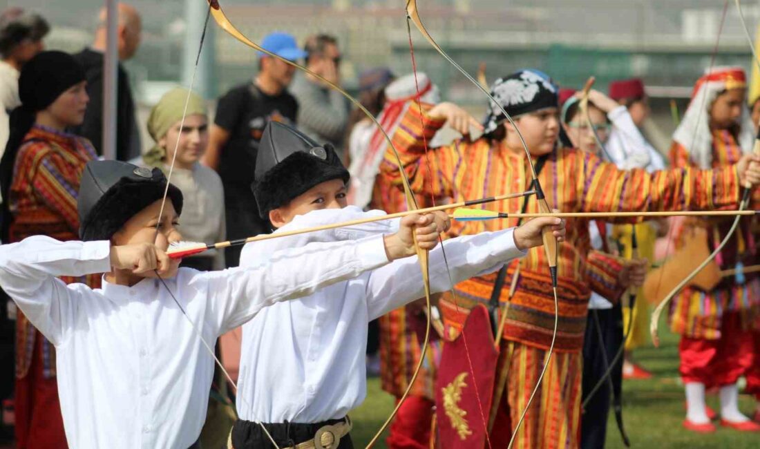 Afyonkarahisar’da düzenlenen Okul Sporları Geleneksel Türk Okçuluğu müsabakaları heyecan dolu