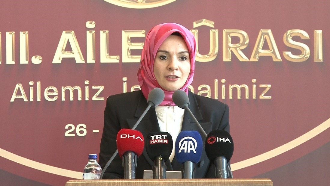 Aile ve Sosyal Hizmetler Bakanı Mahinur Özdemir Göktaş, yaşlıların korunması,