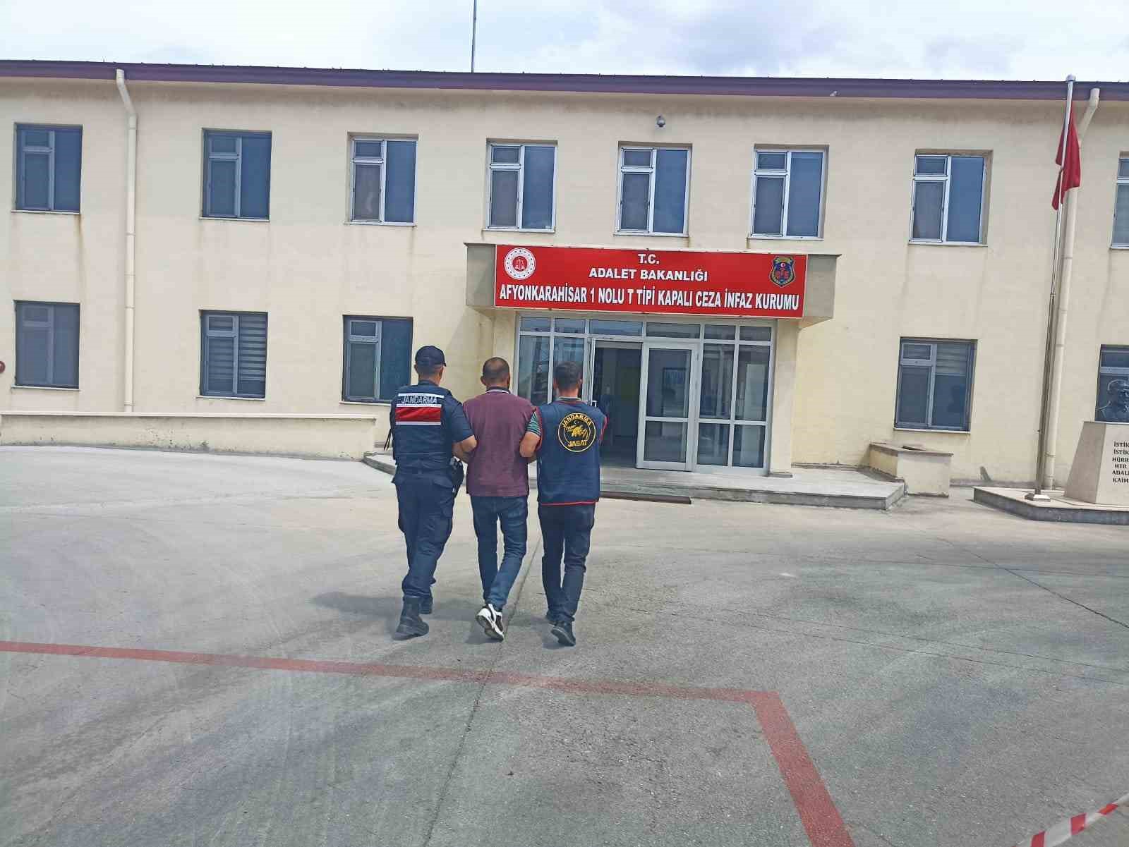 Afyonkarahisar’da 17 yıl 13 ay hapis cezası ile aranan bir