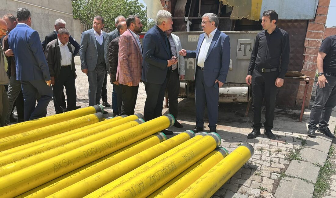 Işıklar beldesinde incelemelerde bulunan AK Parti Afyonkarahisar Milletvekili İbrahim Yurdunuseven,