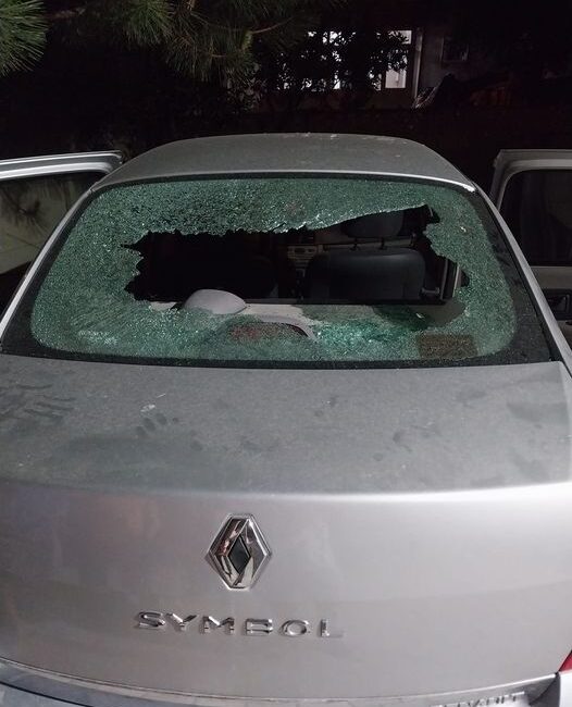 AFYONKARAHİSAR’DA YORGUN MERMİ DEHŞETİ Afyonkarahisar Ataköy mahallesinde gece saatlerinde bir aracın arka camına yorgun