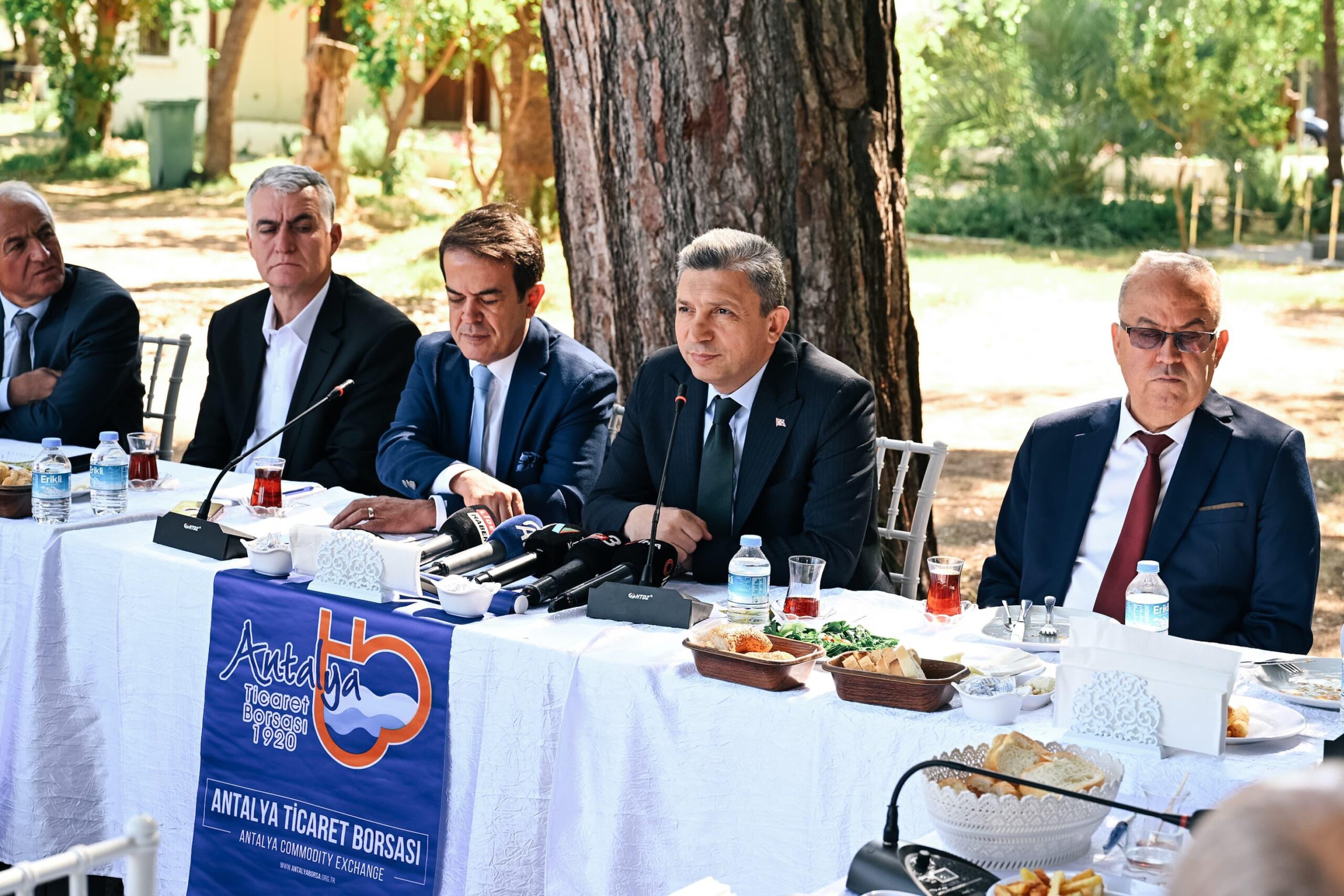 Antalya Valisi Hulusi Şahin, Antalya Ticaret Borsası’nın geleneksel olarak düzenlediği