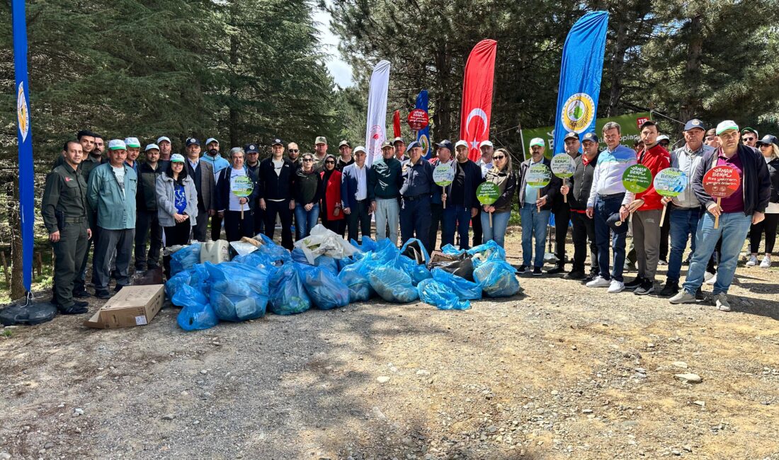 Sandıklı ilçesindeki Akdağ Milli Parkı’nda temizlik çalışması gerçekleştirildi. Ormanlık alanda