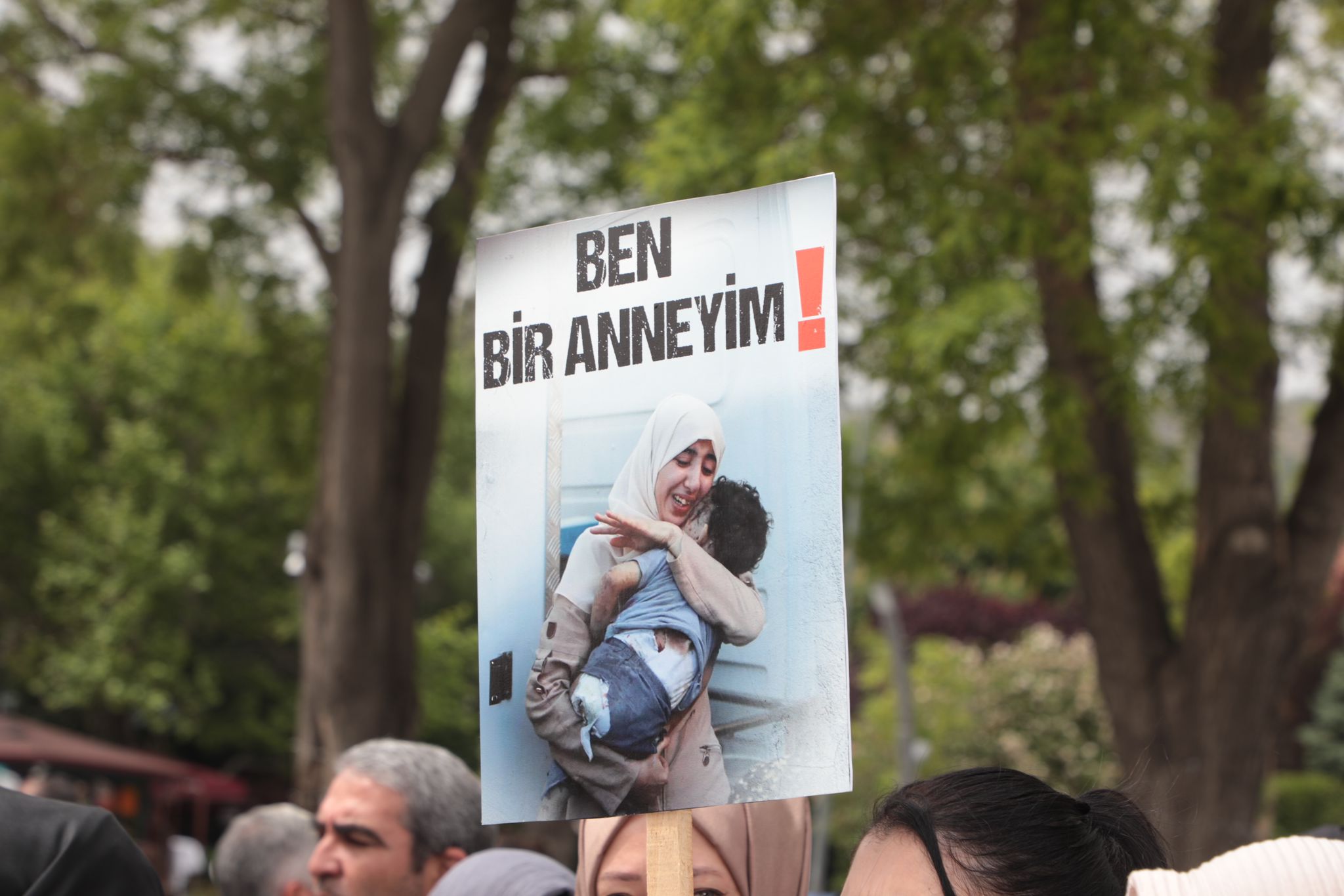 Filistinli annelerin sesi olmak için açıklama yapan AK Parti Afyonkarahisar