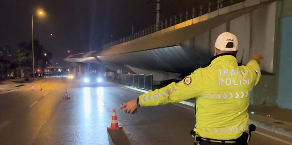 Bursa'da trafik polisleri şehrin belirli noktalarında yaptıkları denetimlerde kuralları ihlal