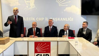 Cumhuriyet Halk Partisi (CHP) eski Genel Başkanları Altan Öymen ve