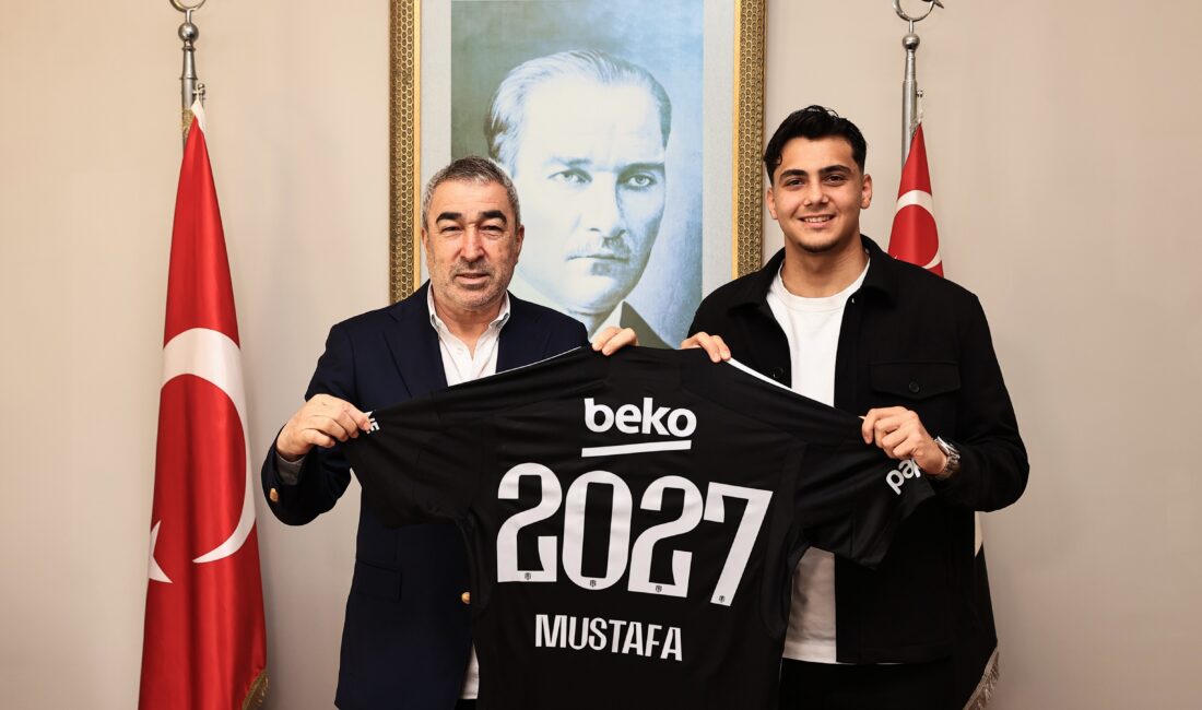 Beşiktaş, Mustafa Erhan Hekimoğlu’nun sözleşmesini yeniledi Beşiktaş, genç oyuncusu Mustafa Erhan Hekimoğlu’nun sözleşmesini yeniledi. Yeni sezon