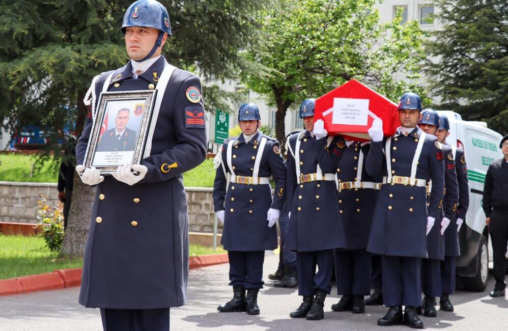 Kayseri İl Jandarma Komutanlığı’nda görevli olan ve kanser tedavisi gören