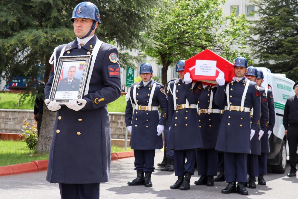 Kayseri İl Jandarma Komutanlığı’nda görevli olan ve kanser tedavisi gören
