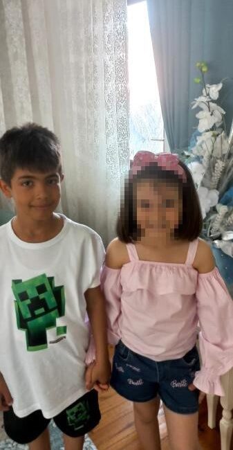 Antalya’nın Alanya ilçesinde okul çıkışı el ele tutuştuğu kardeşiyle yolun