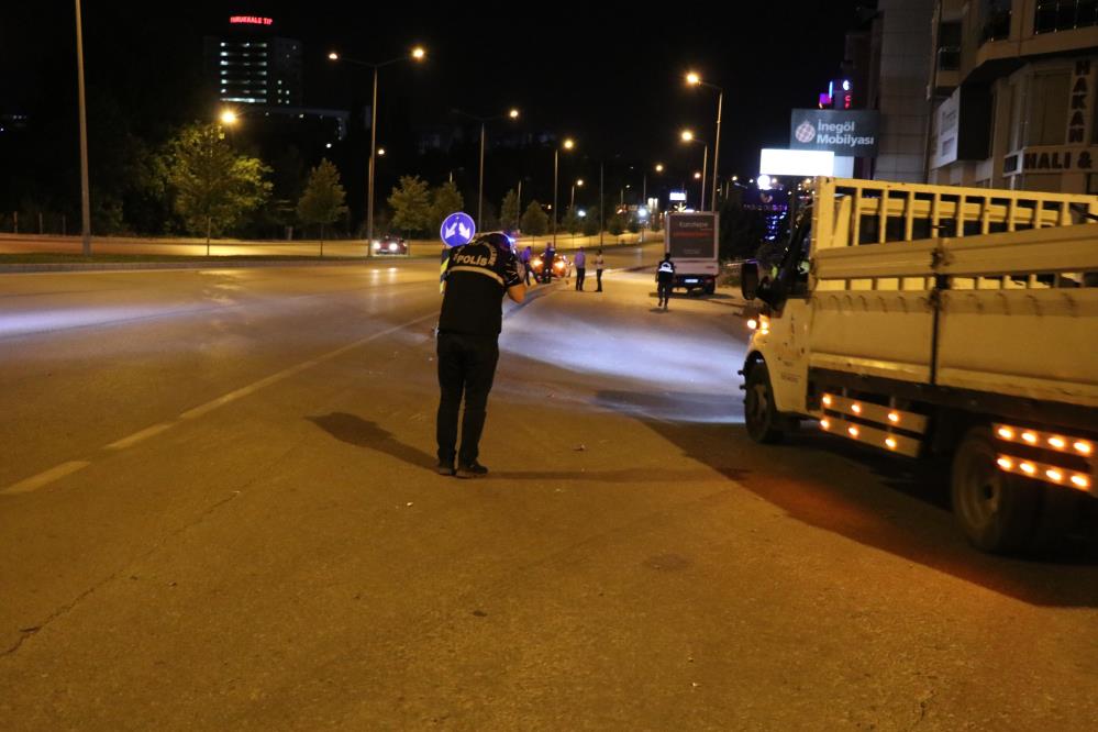  Denizli’de hatalı sollama yaptığı esnada önüne çıkan otomobile arkadan