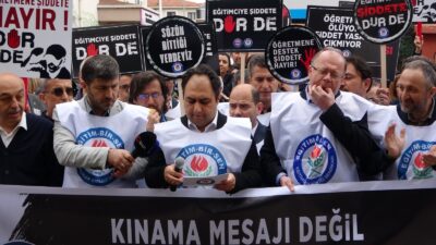 Eğitimciler Birliği Sendikası(Eğitim-Bir-Sen) üyeleri, Maltepe’de bulunan bir ilkokulda müdür ve