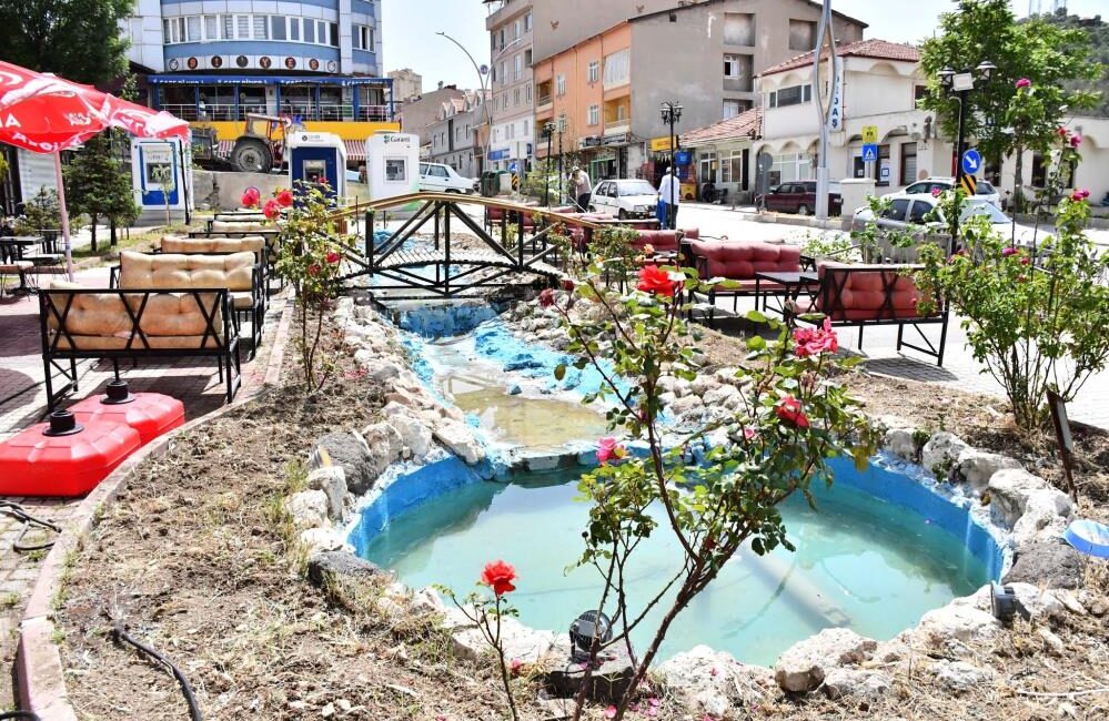 Kütahya’nın Emet ilçesinde Hükümet Meydanı projesi çerçevesinde bakım ve onarım