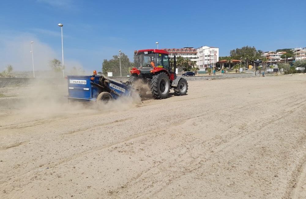 Balıkesir’in Ayvalık ilçesinde, Ayvalık Belediyesi Temizlik İşleri Müdürlüğü bünyesindeki ekipler,