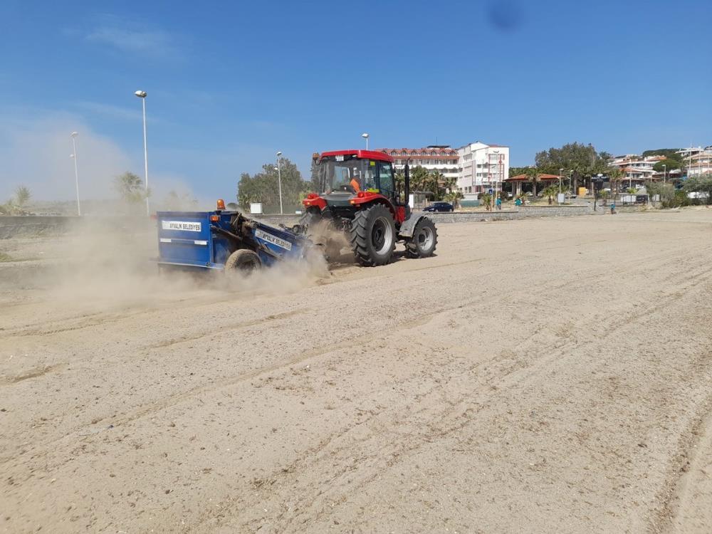 Balıkesir’in Ayvalık ilçesinde, Ayvalık Belediyesi Temizlik İşleri Müdürlüğü bünyesindeki ekipler,