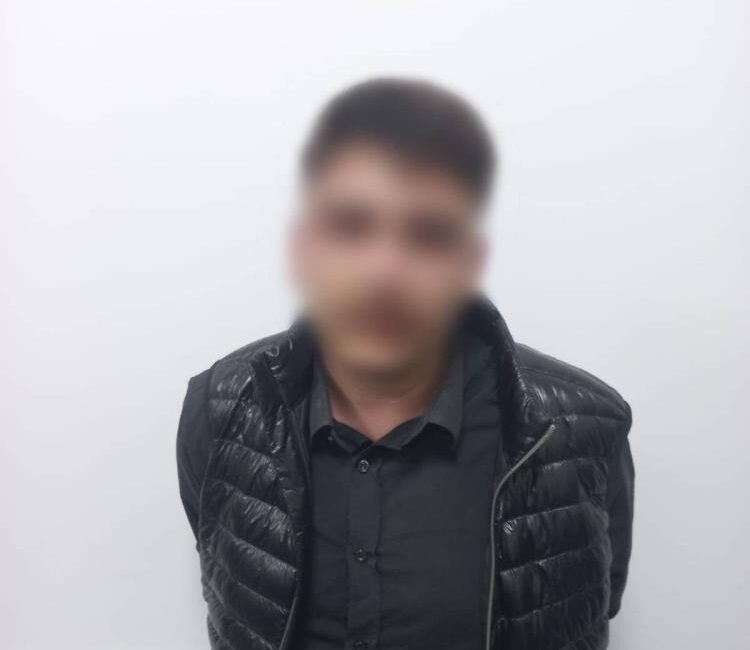 Bursa’da müşteri olarak bindiği taksiyle gezdikten sonra taksi şoförünü 20