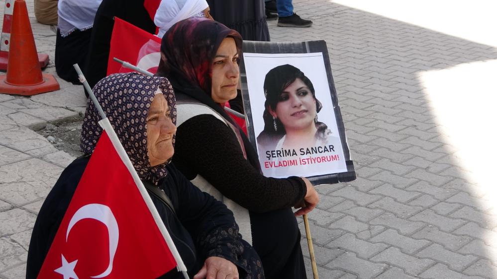 Van’da terör örgütü PKK tarafından kız çocuğu dağa kaçırılan anne