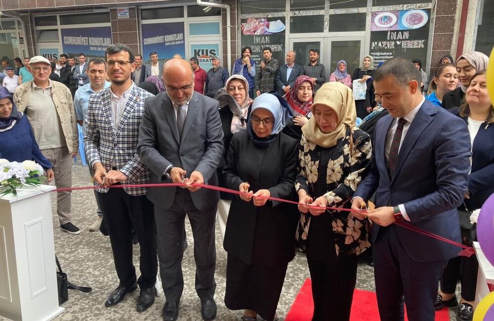 Emirdağ Aile ve Dini Rehberlik Merkezi açıldı Afyonkarahisar Emirdağ İlçe Müftülüğü bünyesinde kurulan “Aile ve Dini Rehberlik