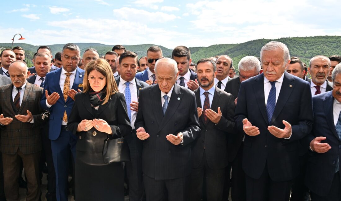 MHP lideri Devlet Bahçeli, Ülkücü Şehitler Anıtı’nı ziyaret etti Milliyetçi Hareket Partisi (MHP) Genel Başkanı Devlet Bahçeli, Ankara’nın Kızılcahamam