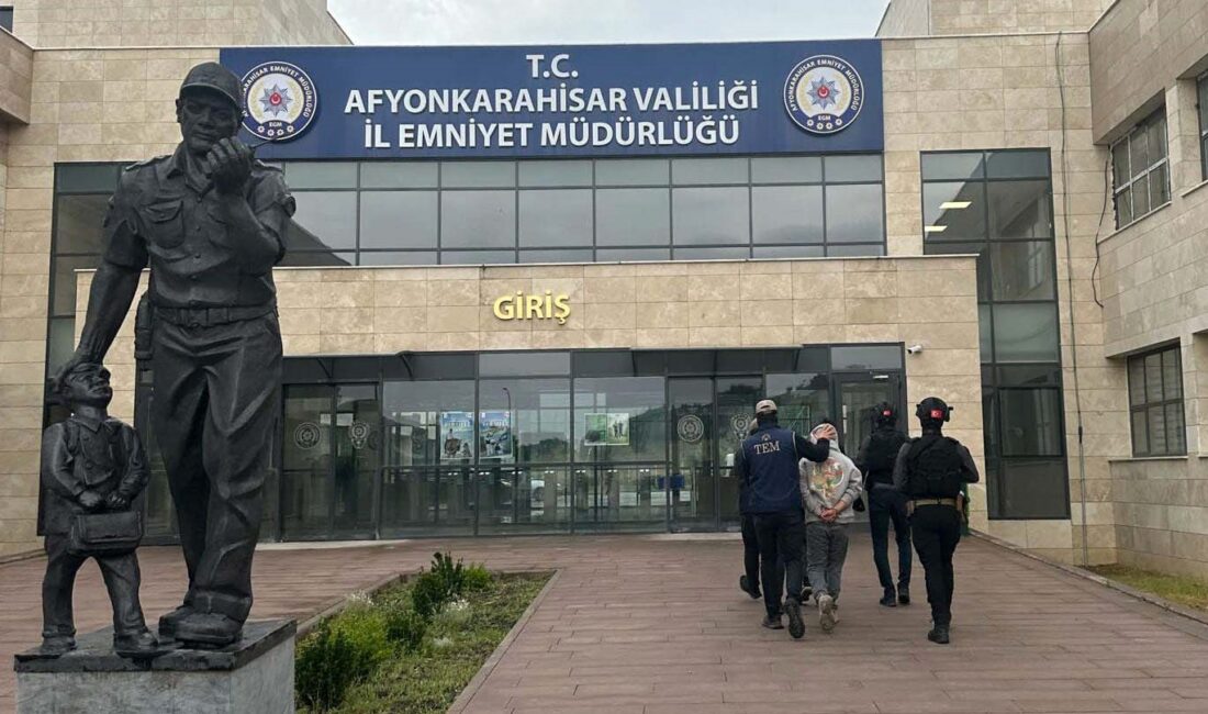 DEAŞ terör örgütüne yönelik operasyon: 4 gözaltı Afyonkarahisar’da polis tarafından DEAŞ terör örgütüne yönelik gerçekleştirilen operasyonda 4