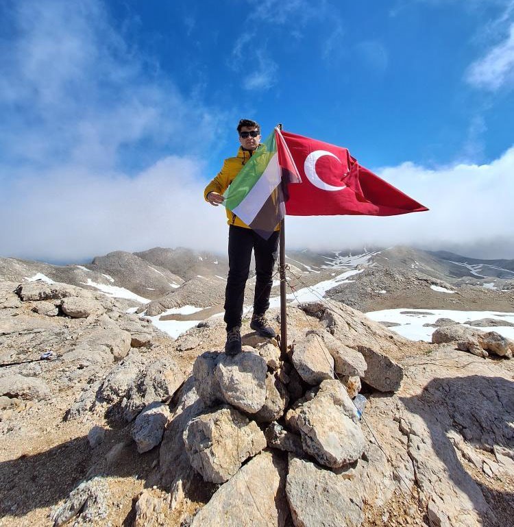 İsrail’in Filistin’de işlediği insanlık suçu, Kahramanmaraş’ta dağcılar tarafından protesto edildi.