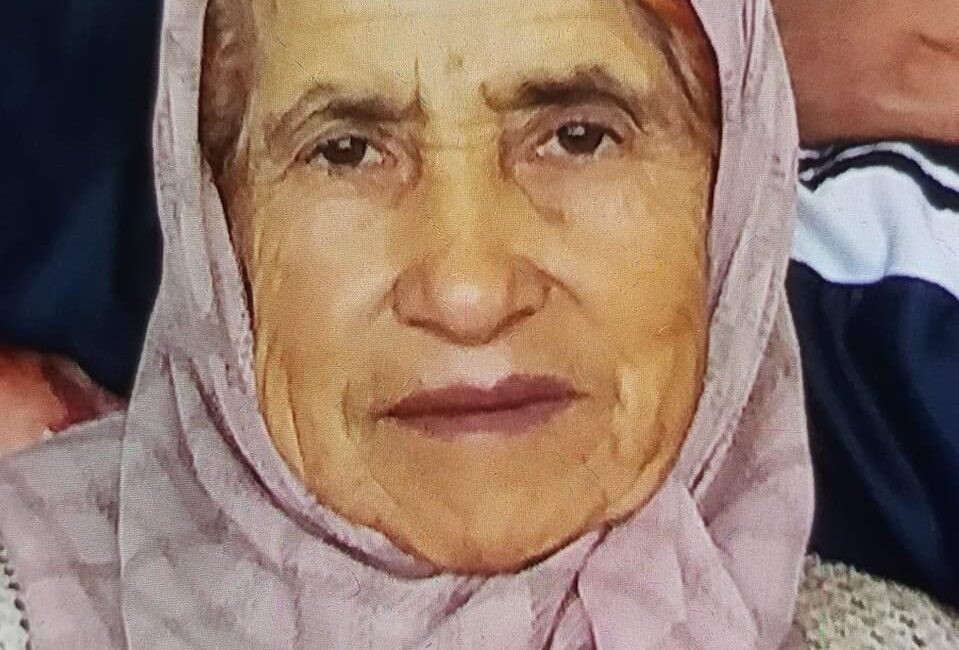 Burdur’un Yeşilova ilçesi Sazak köyünde yalnız yaşayan yaşlı kadın oğlu
